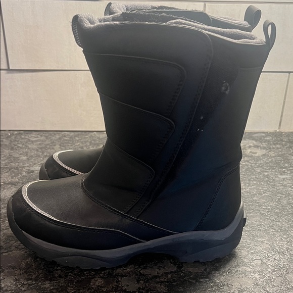 Size 3 Boys Double Velcro Black Kids Winter Snow Boots. Very good condition - Picture 2 of 10